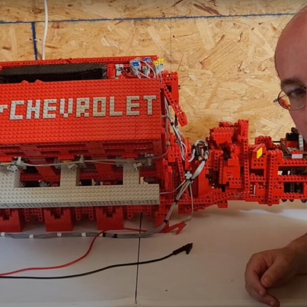 V8 Engine Constructed Entirely Out Of Vintage LEGO Is One Big Block Indeed