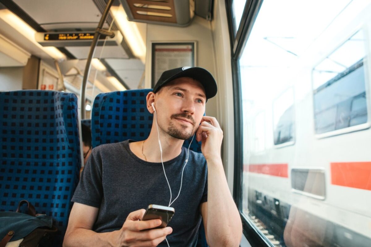 15 Podcasts That Are Perfect For Long Commutes