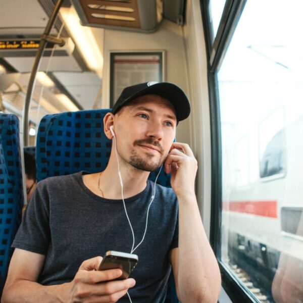 15 Podcasts That Are Perfect For Long Commutes